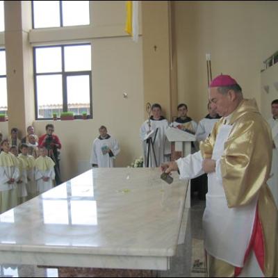29 aprilie 2007: Roman: Consacrarea altarului şi sfinţirea bisericii "Isus, Bunul Pastor"