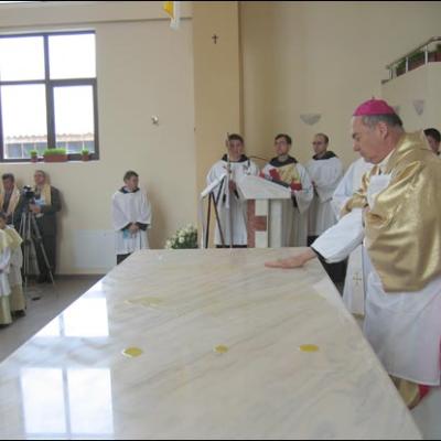 29 aprilie 2007: Roman: Consacrarea altarului şi sfinţirea bisericii "Isus, Bunul Pastor"