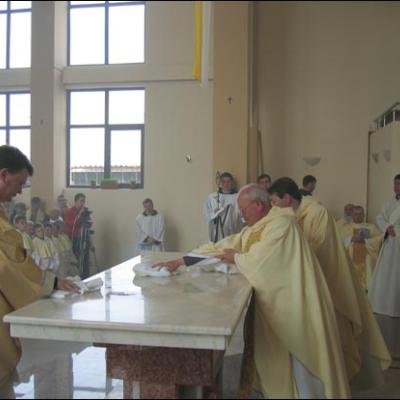 29 aprilie 2007: Roman: Consacrarea altarului şi sfinţirea bisericii "Isus, Bunul Pastor"