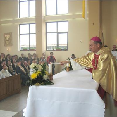 29 aprilie 2007: Roman: Consacrarea altarului şi sfinţirea bisericii "Isus, Bunul Pastor"