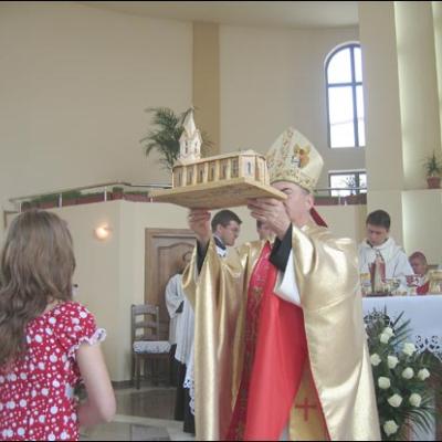 29 aprilie 2007: Roman: Consacrarea altarului şi sfinţirea bisericii "Isus, Bunul Pastor"