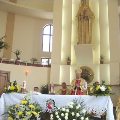 29 aprilie 2007: Roman: Consacrarea altarului şi sfinţirea bisericii "Isus, Bunul Pastor"