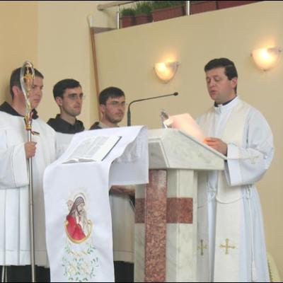 29 aprilie 2007: Roman: Consacrarea altarului şi sfinţirea bisericii "Isus, Bunul Pastor"