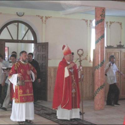 26 mai 2007: Capăta: Sfinţirea noului lăcaş şi consacrarea altarului