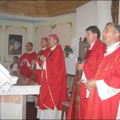 26 mai 2007: Capăta: Sfinţirea noului lăcaş şi consacrarea altarului