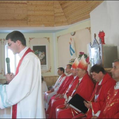 26 mai 2007: Capăta: Sfinţirea noului lăcaş şi consacrarea altarului