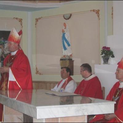 26 mai 2007: Capăta: Sfinţirea noului lăcaş şi consacrarea altarului