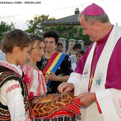 28 mai 2007: Săbăoani: Sfinţirea unei grote dedicate Maicii Domnului (foto: FOCUS)
