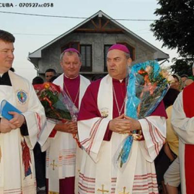 28 mai 2007: Săbăoani: Sfinţirea unei grote dedicate Maicii Domnului (foto: FOCUS)