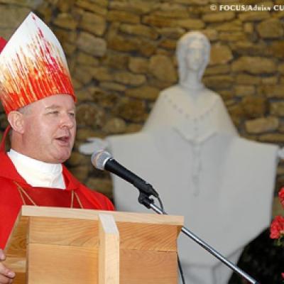 28 mai 2007: Săbăoani: Sfinţirea unei grote dedicate Maicii Domnului (foto: FOCUS)