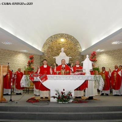 28 mai 2007: Săbăoani: Sfinţirea unei grote dedicate Maicii Domnului (foto: FOCUS)