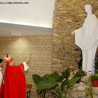 28 mai 2007: Săbăoani: Sfinţirea unei grote dedicate Maicii Domnului (foto: FOCUS)