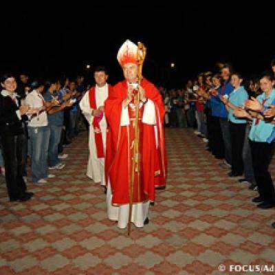 28 mai 2007: Săbăoani: Sfinţirea unei grote dedicate Maicii Domnului (foto: FOCUS)