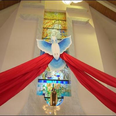 3 iunie 2007: Iaşi ("Sf. Tereza"): Sub adierea Duhului Sfânt şi privind la Maria (foto: Ovidiu Bişog)
