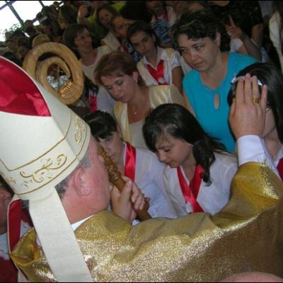 3 iunie 2007: Iaşi ("Sf. Tereza"): Sub adierea Duhului Sfânt şi privind la Maria (foto: Ovidiu Bişog)