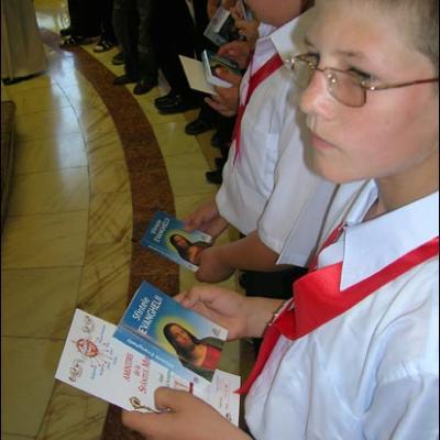 3 iunie 2007: Iaşi ("Sf. Tereza"): Sub adierea Duhului Sfânt şi privind la Maria (foto: Ovidiu Bişog)