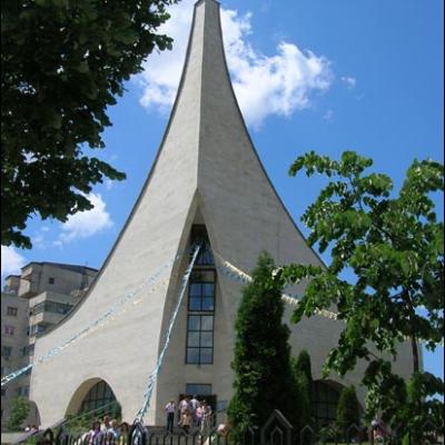 3 iunie 2007: Iaşi ("Sf. Tereza"): Sub adierea Duhului Sfânt şi privind la Maria (foto: Ovidiu Bişog)