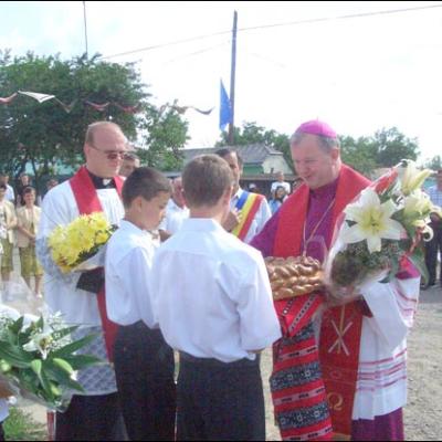 9 iunie 2007: Buhonca: Consacrarea altarului şi sacramentul Mirului