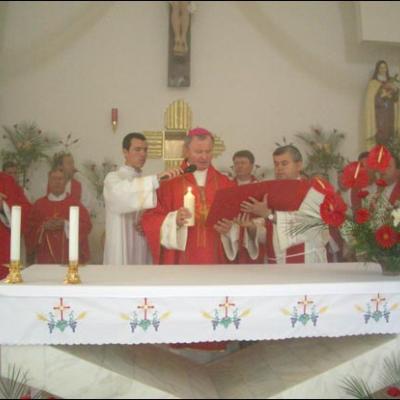 9 iunie 2007: Buhonca: Consacrarea altarului şi sacramentul Mirului