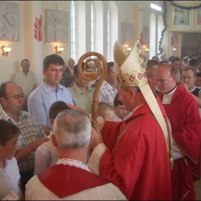 9 iunie 2007: Buhonca: Consacrarea altarului şi sacramentul Mirului