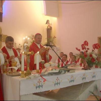9 iunie 2007: Buhonca: Consacrarea altarului şi sacramentul Mirului