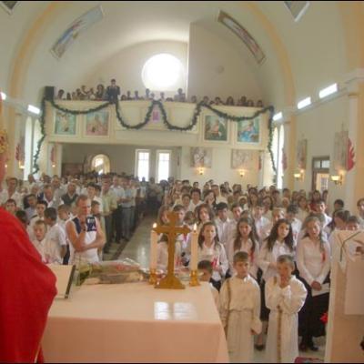 9 iunie 2007: Buhonca: Consacrarea altarului şi sacramentul Mirului