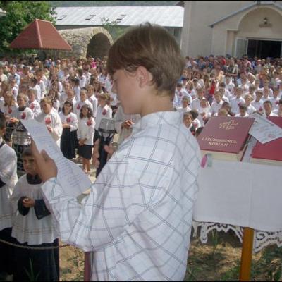 17 iunie 2007: Administrarea Mirului în Parohia Ploscuţeni