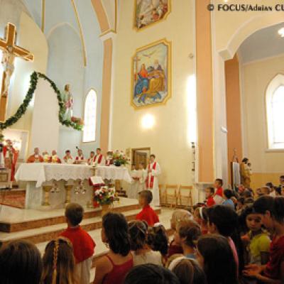 29 iunie 2007: Răducăneni: PS Petru Gherghel oaspete la hram (FOCUS)