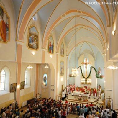 29 iunie 2007: Răducăneni: PS Petru Gherghel oaspete la hram (FOCUS)
