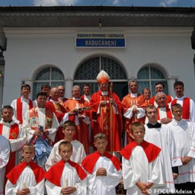 29 iunie 2007: Răducăneni: PS Petru Gherghel oaspete la hram (FOCUS)