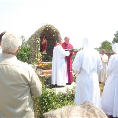 22 iulie 2007: Administrarea Mirului în Parohia Huşi Corni