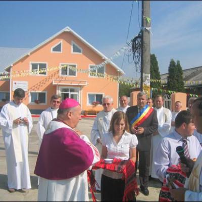 23 august 2007: Iugani: Binecuvântarea unui dispensar şi a unei grădiniţe