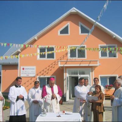 23 august 2007: Iugani: Binecuvântarea unui dispensar şi a unei grădiniţe