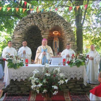 23 august 2007: Iugani: Binecuvântarea unui dispensar şi a unei grădiniţe