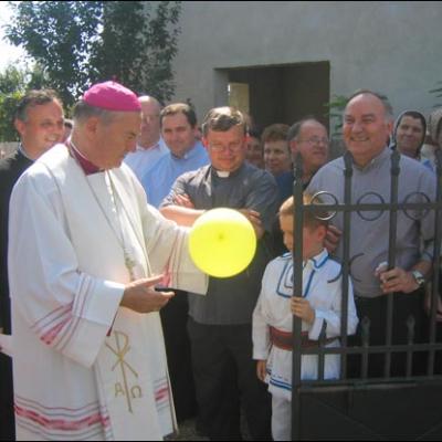 23 august 2007: Iugani: Binecuvântarea unui dispensar şi a unei grădiniţe