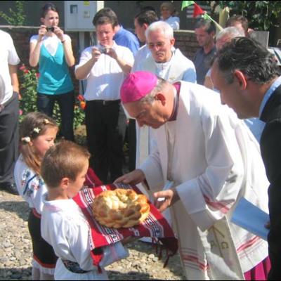 23 august 2007: Iugani: Binecuvântarea unui dispensar şi a unei grădiniţe