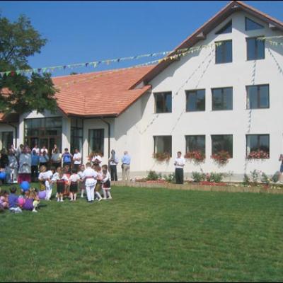 23 august 2007: Iugani: Binecuvântarea unui dispensar şi a unei grădiniţe