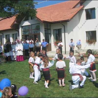 23 august 2007: Iugani: Binecuvântarea unui dispensar şi a unei grădiniţe