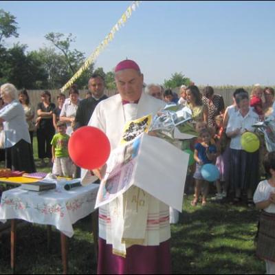 23 august 2007: Iugani: Binecuvântarea unui dispensar şi a unei grădiniţe