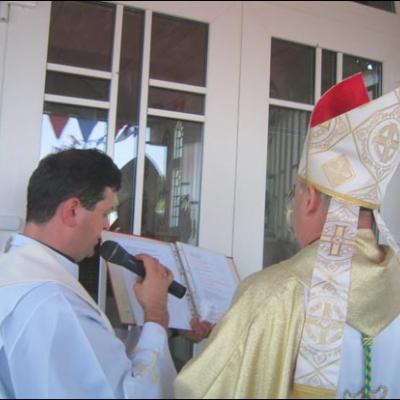 25 august 2007: Sascut Târg: Consacrarea altarului bisericii