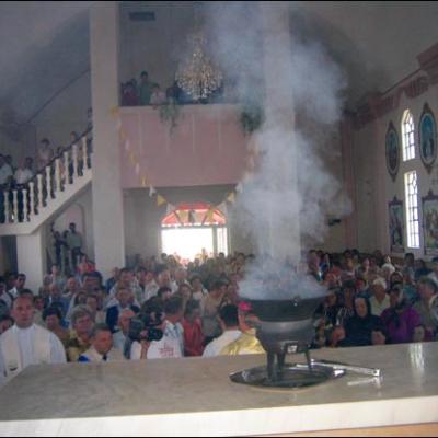 25 august 2007: Sascut Târg: Consacrarea altarului bisericii