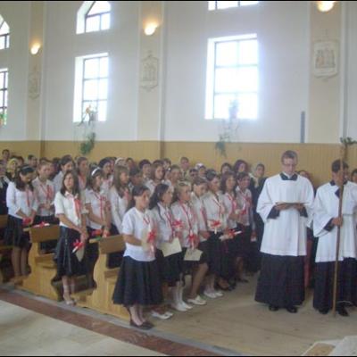 9 septembrie 2007: Administrarea Mirului în Parohia Tărâţa