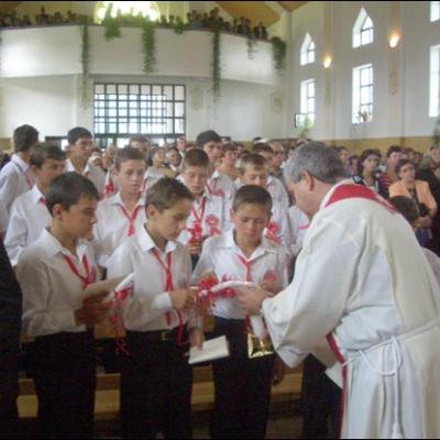 9 septembrie 2007: Administrarea Mirului în Parohia Tărâţa