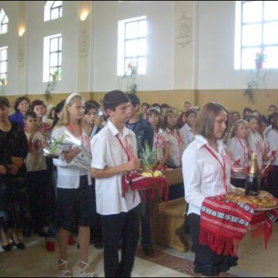9 septembrie 2007: Administrarea Mirului în Parohia Tărâţa