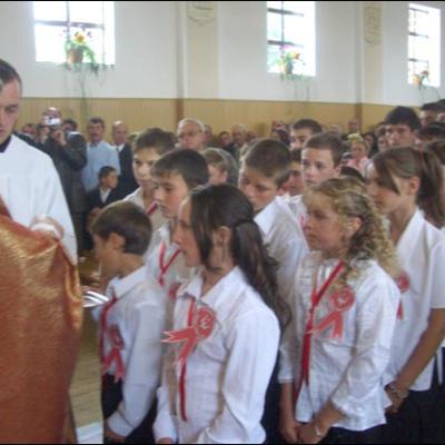 9 septembrie 2007: Administrarea Mirului în Parohia Tărâţa