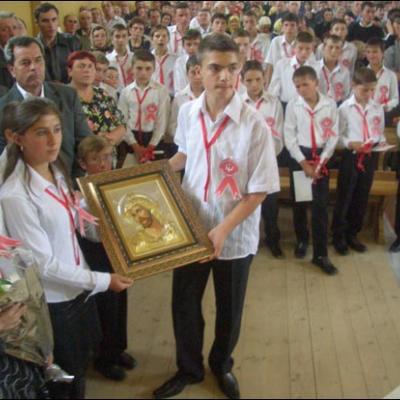 9 septembrie 2007: Administrarea Mirului în Parohia Tărâţa