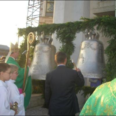 30 septembrie 2007: Bacău: Sfinţire de clopote în Parohia "Sfânta Cruce"