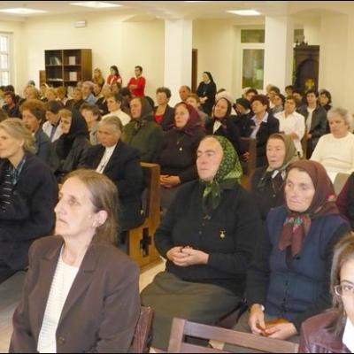 6 octombrie 2007: Iaşi: Întâlnire a terezinelor din România la Casa "Sf. Iosif", cu depunere de voturi (foto: Ovidiu Bişog)
