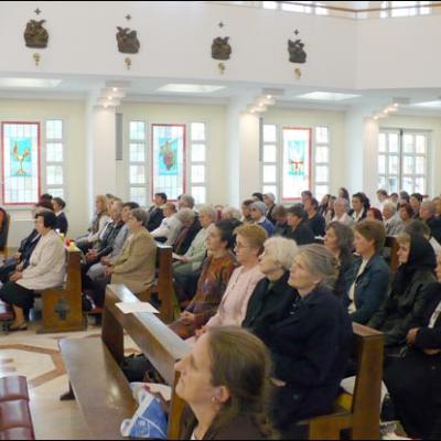 6 octombrie 2007: Iaşi: Întâlnire a terezinelor din România la Casa "Sf. Iosif", cu depunere de voturi (foto: Ovidiu Bişog)