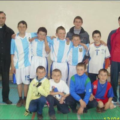 12 aprilie 2008: Roman: Întrecere sportiv-fotbalistică pentru ministranţi